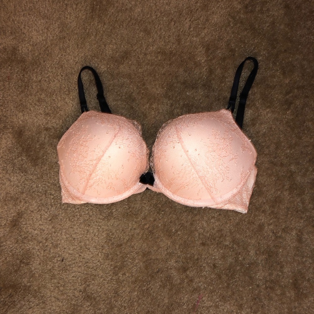 VS BOMBSHELL FRONT TWIST PEACH/BLK WITH LACE BRA.